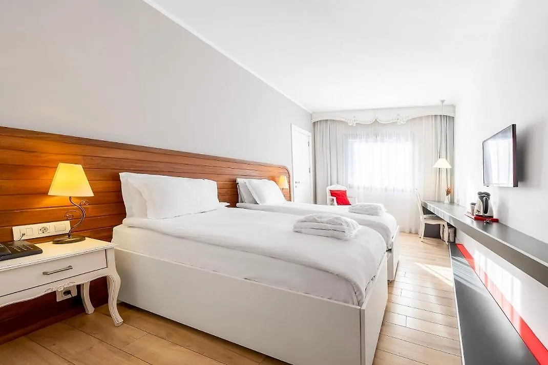 Hotel Beyond İzmir 4*,